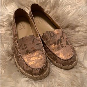 EUC NATURALIZER Bronze Camo Espadrille Loafer